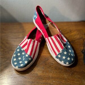 Aloha Island Red and Blue Star Flats